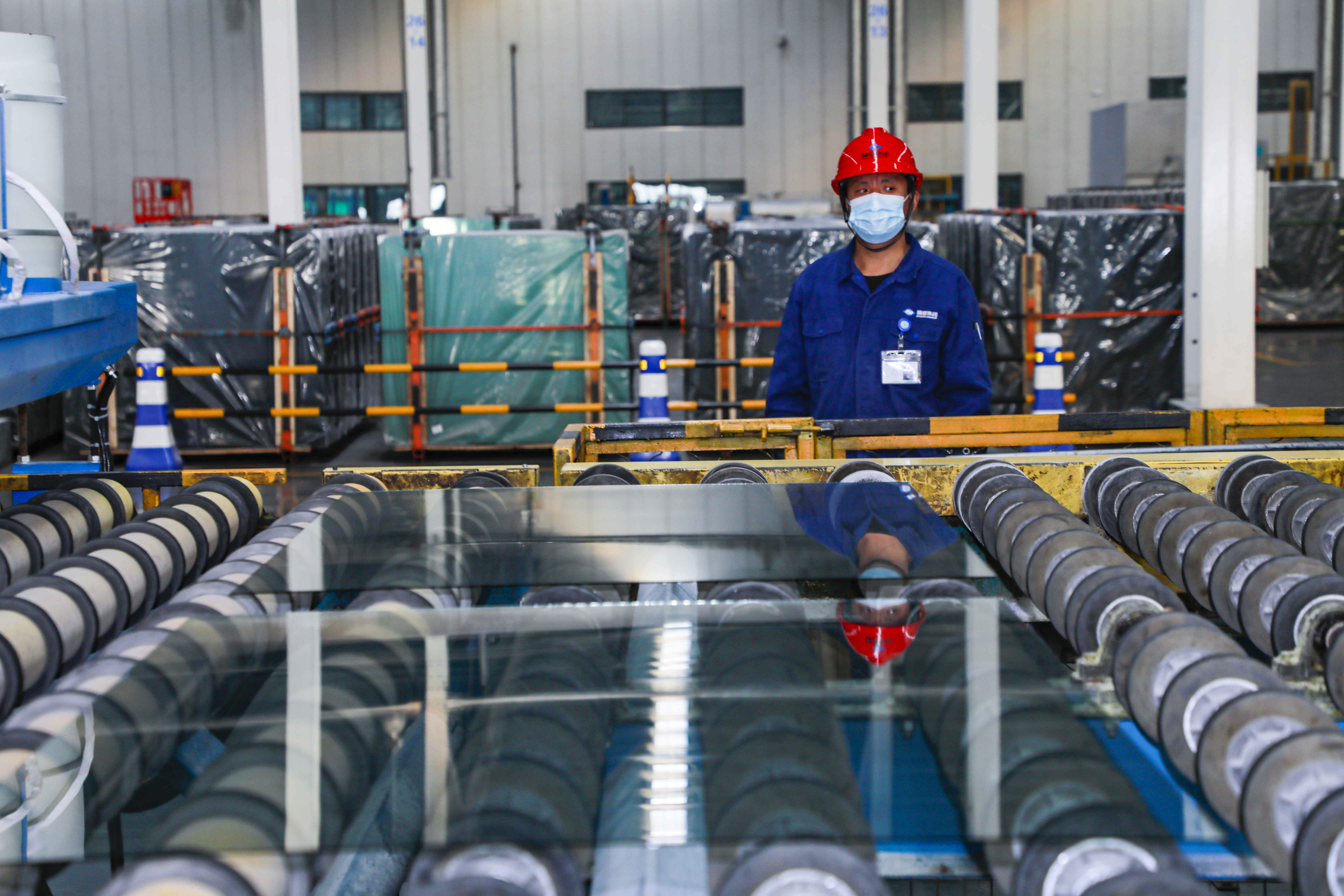 1769843147974208.jpg 浮法玻璃生产线。石晓博摄 (1)_副本.jpg