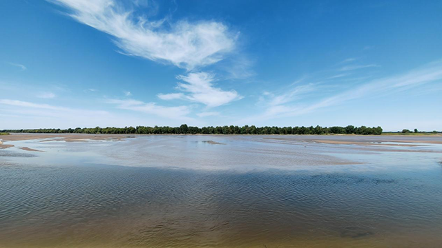 西辽河全线过流。张珠海摄